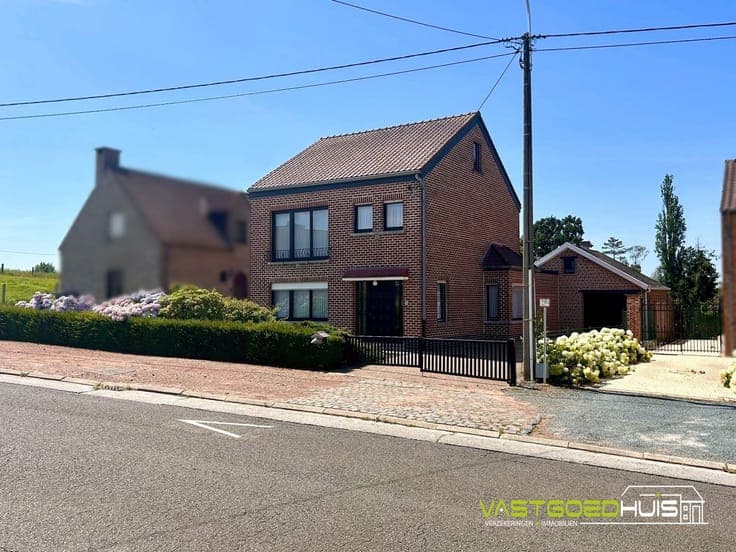 House in Roosdaal