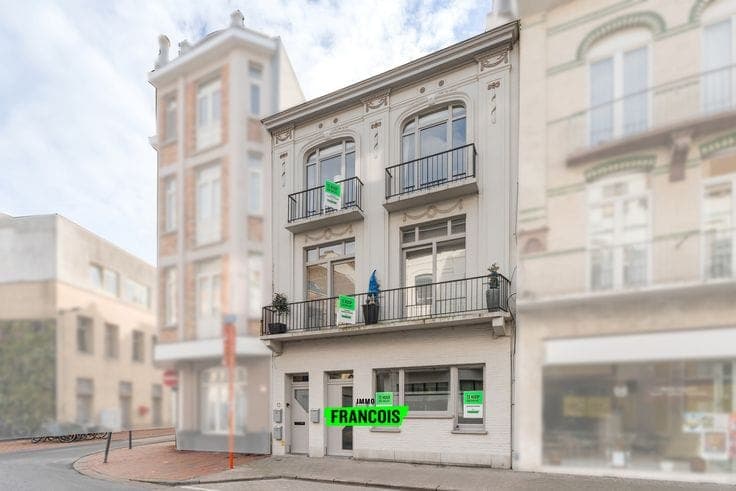 Investment property comprising 3 flats for sale in the cent…