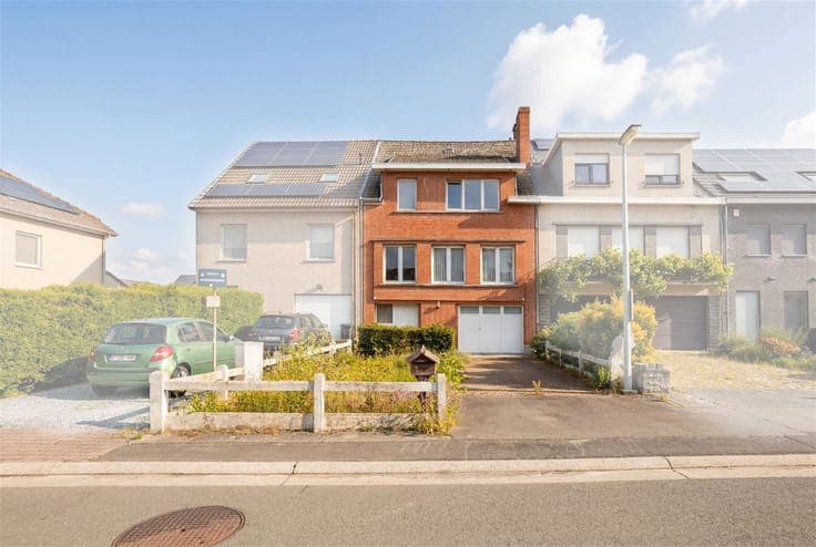 Home to renovate near downtown Zottegem!