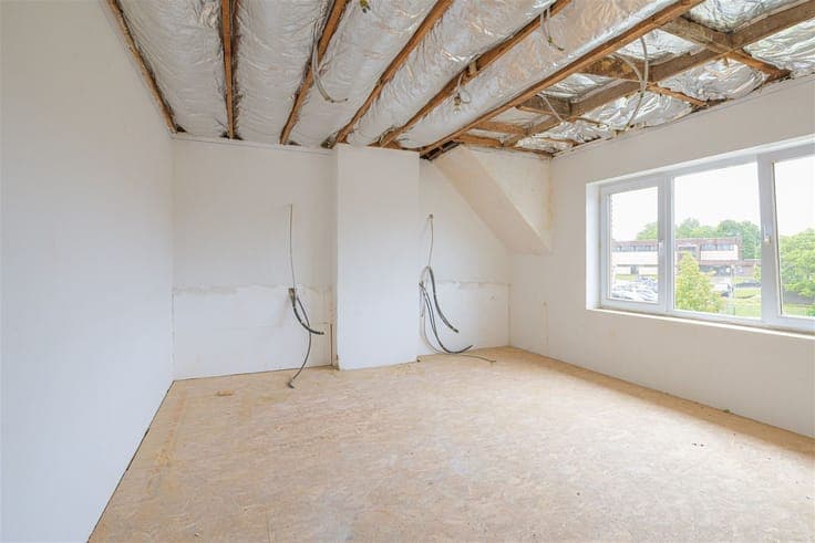 Home to renovate near downtown Zottegem!