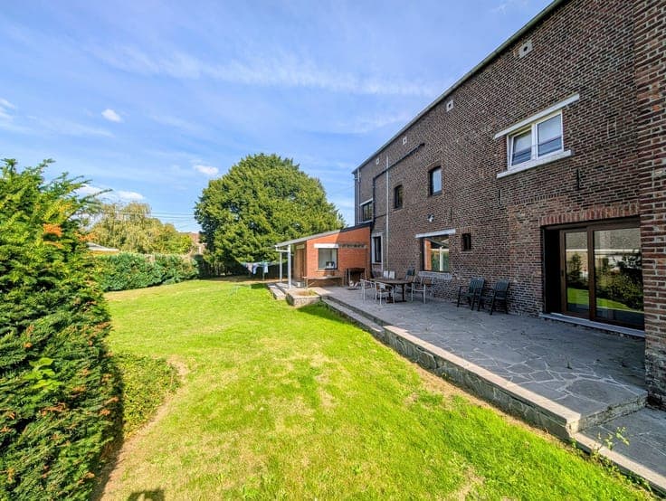 Spacieuse maison avec terrain à bâtir