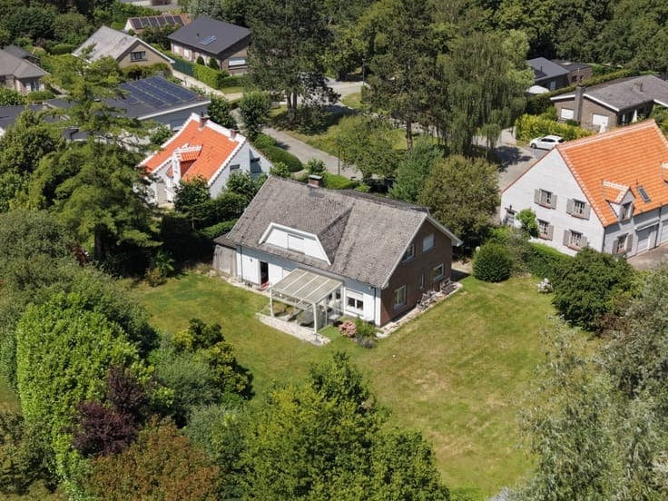 Unique property bordering the Parkbos, located in a quiet...