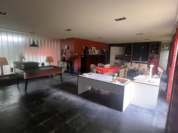 Karaktervolle villa met bijgebouwen