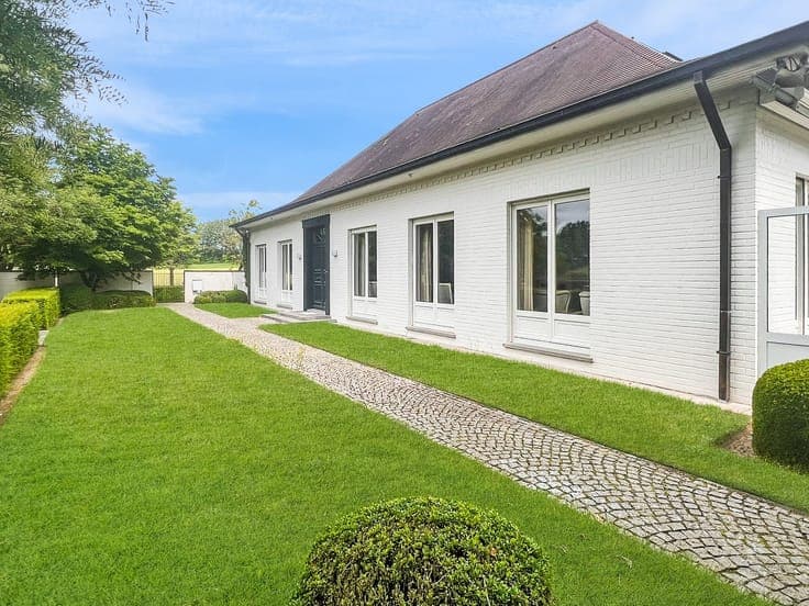 Karaktervolle villa met bijgebouwen