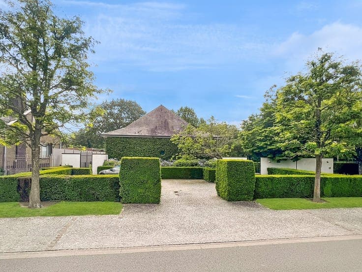 Karaktervolle villa met bijgebouwen