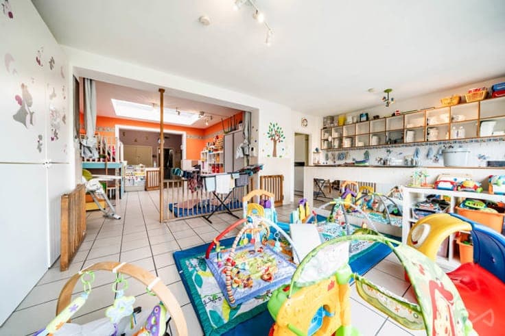 4-bedroom house to renovate + garage + garden