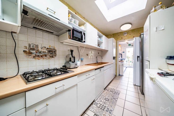 4-bedroom house to renovate + garage + garden