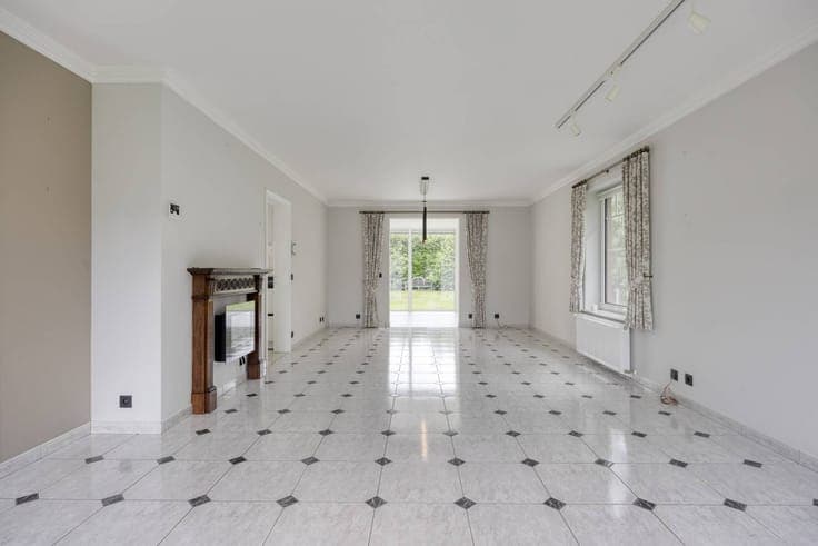 Ready to move in open building with 4 bedrooms in Bolderberg