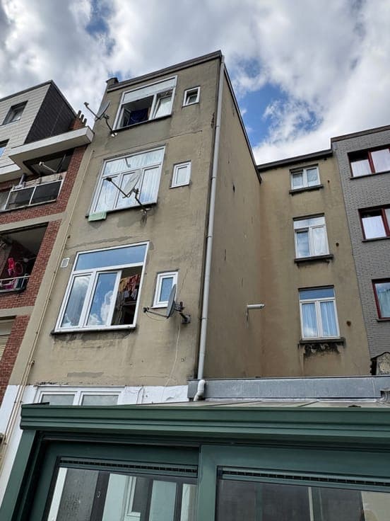 INVESTMENT PROPERTY: 4 Authorized residential units
