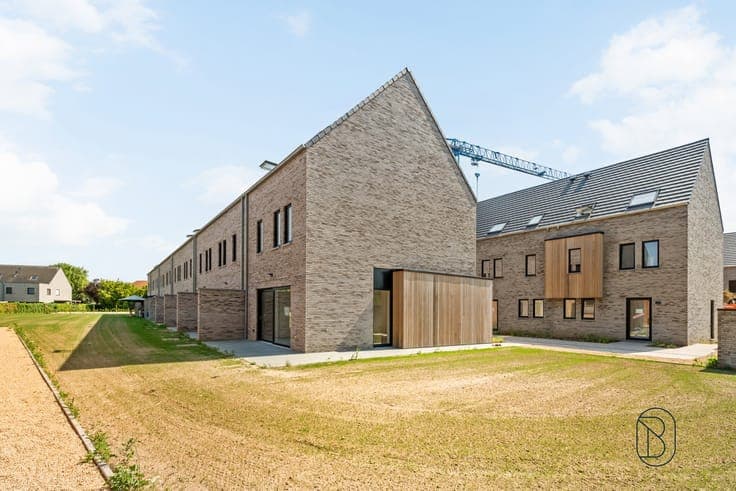 Kwalitatieve BEN-woning met 2 gar., 4 SLK en 2 bdks. 6% BTW.