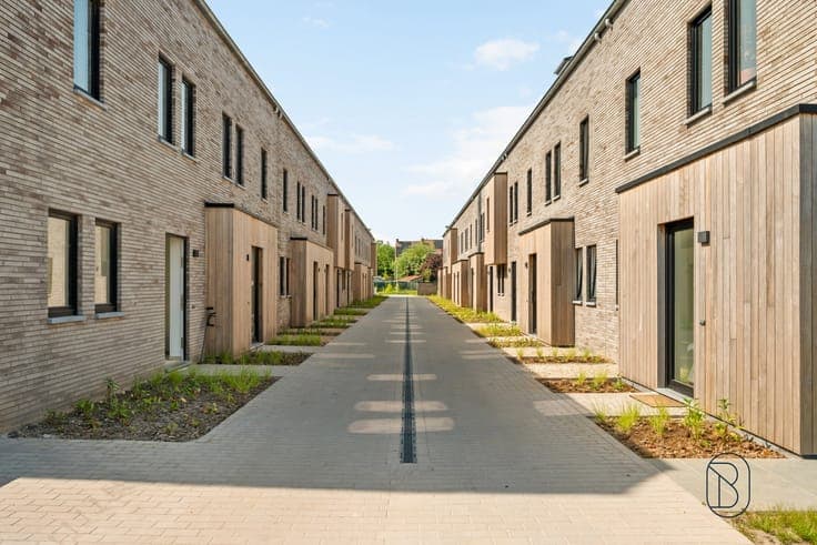Kwalitatieve BEN-woning met 2 gar., 4 SLK en 2 bdks. 6% BTW.