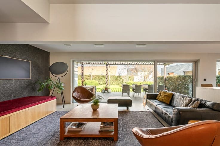 Beautiful house with practice space on a plot of 1,164 m²