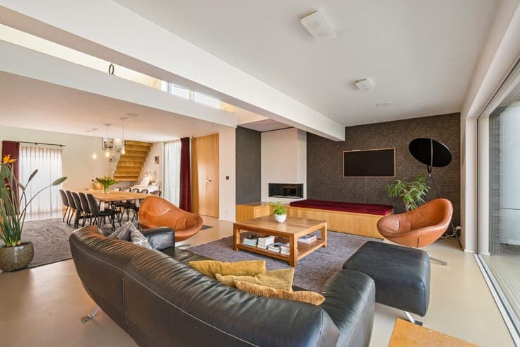 Beautiful house with practice space on a plot of 1,164 m²