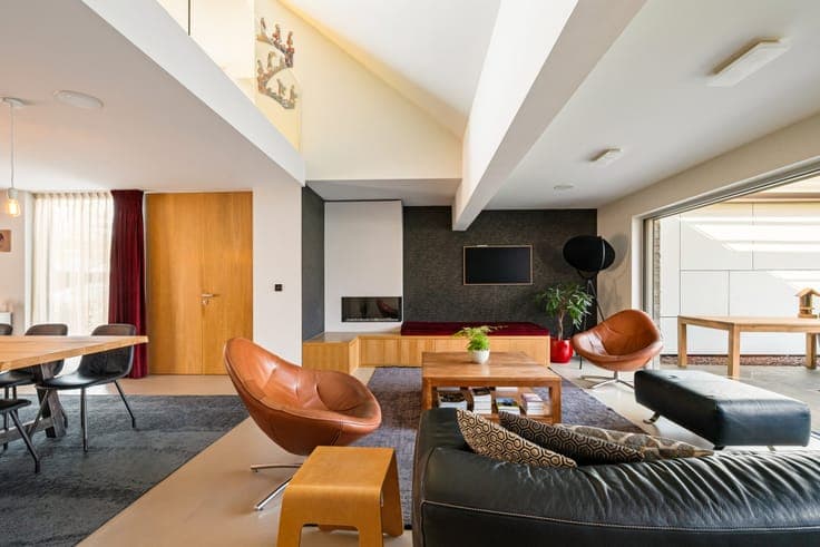 Beautiful house with practice space on a plot of 1,164 m²