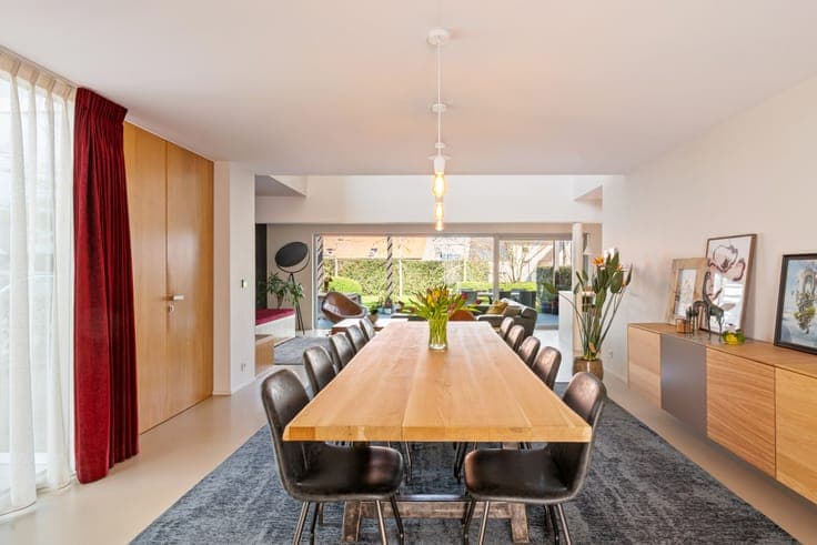Beautiful house with practice space on a plot of 1,164 m²