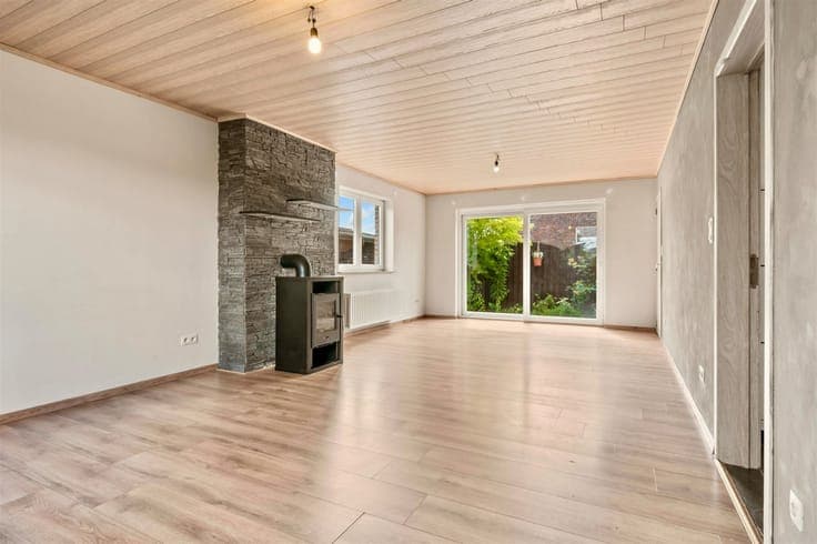 Handsome, spacious move-in ready home with 4 bdrms, 2 bdks a