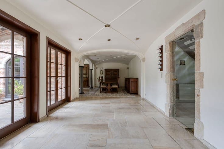 Exclusive villa with 4 bedrooms and sunny garden