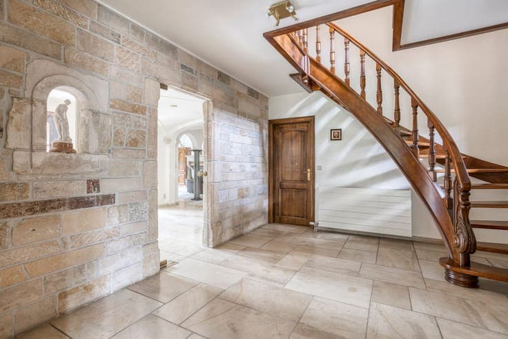 Exclusive villa with 4 bedrooms and sunny garden