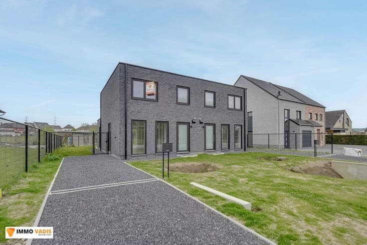 Sale - House Bilzen-Hoeselt - 368,000 €