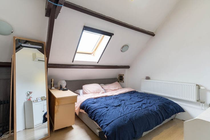 Family home with 3 to 4 bedrooms and garden
