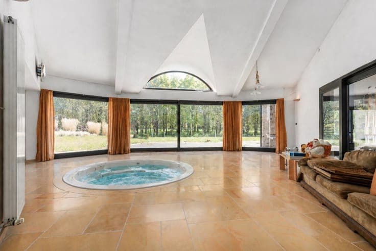 Spacious detached home in green Berlare villa area
