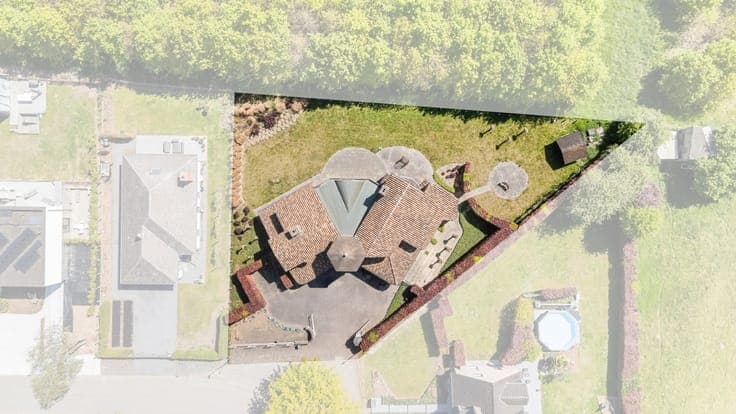 Spacious detached home in green Berlare villa area