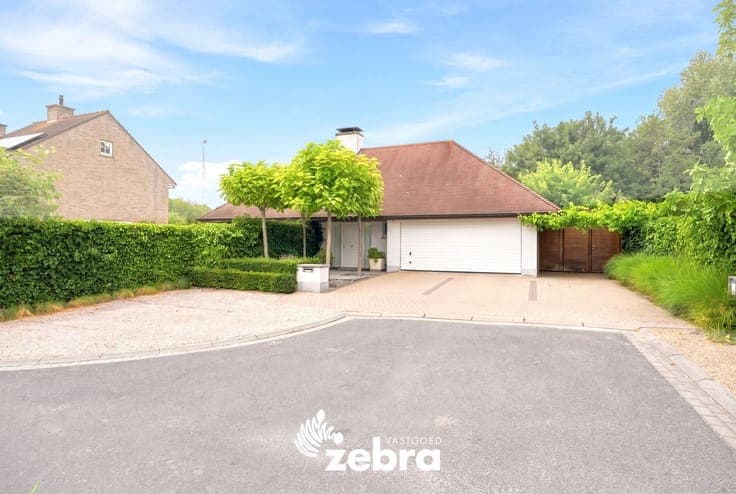 Villa in doodlopende straat te Roeselare!