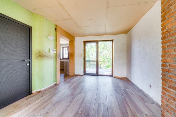 Beautifully built 3-bedroom house with garage and garden