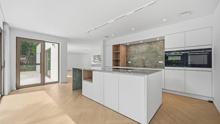 Exclusieve energiezuinige recente villa van 305m² op 14a6...