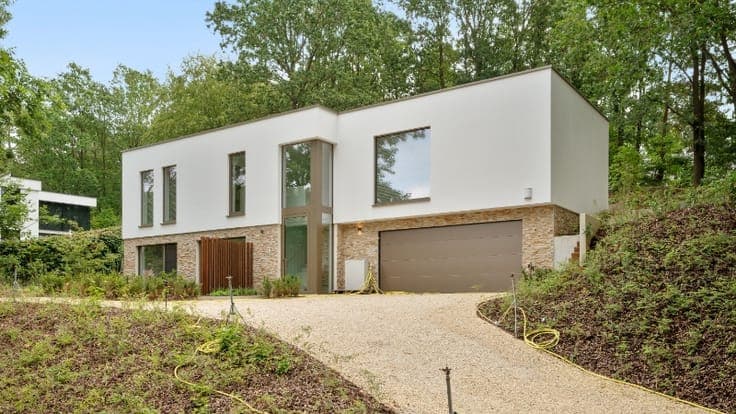 Exclusieve energiezuinige recente villa van 305m² op 14a6...