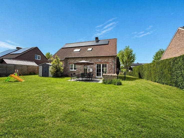 A charming, renovated 4-bedroom house!