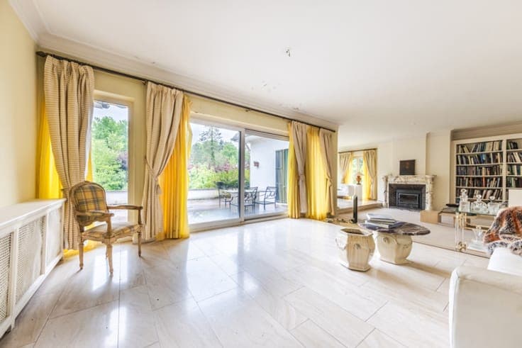Very beautiful classic villa on ±23 ares, south-facing