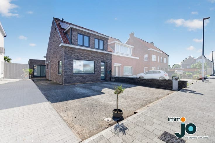 A fully renovated, move-in-ready semi-detached property i...