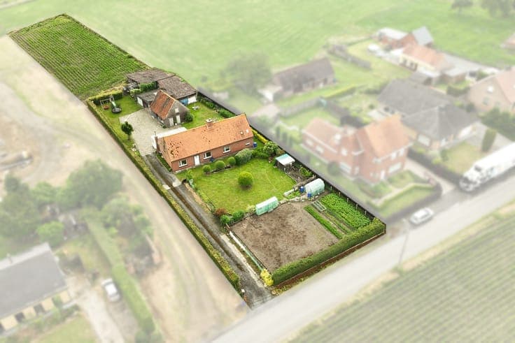 CHARMANTE HOEVEWONING en BIJGEBOUWEN op liefst 3.408m²!