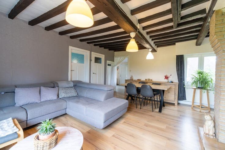 CHARMANTE HOEVEWONING en BIJGEBOUWEN op liefst 3.408m²!