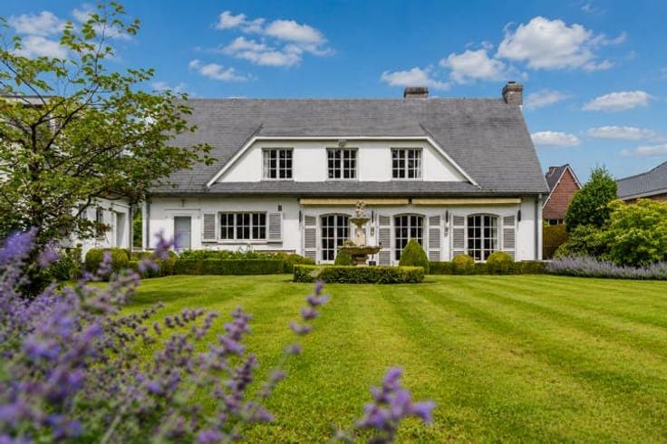 A villa full of character with a practice space in De Pinte