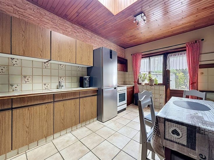 House for sale in Courcelles