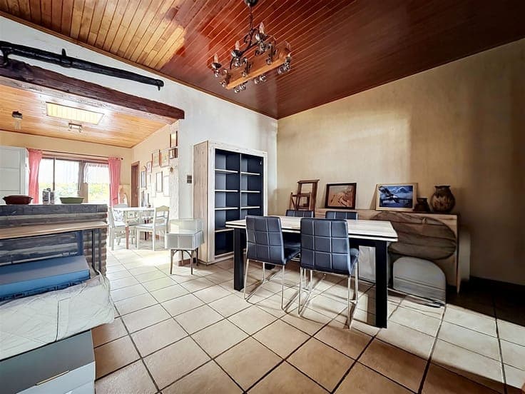 House for sale in Courcelles