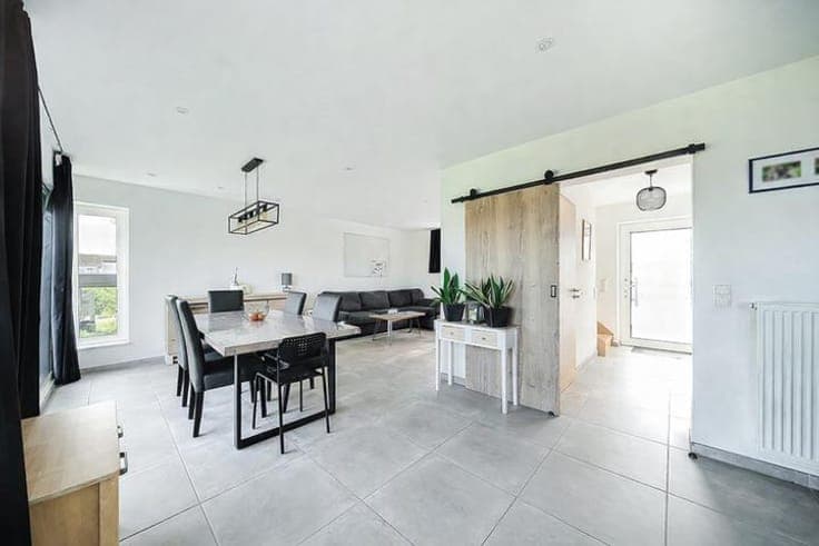Recent villa with open views and natural setting in Gesves