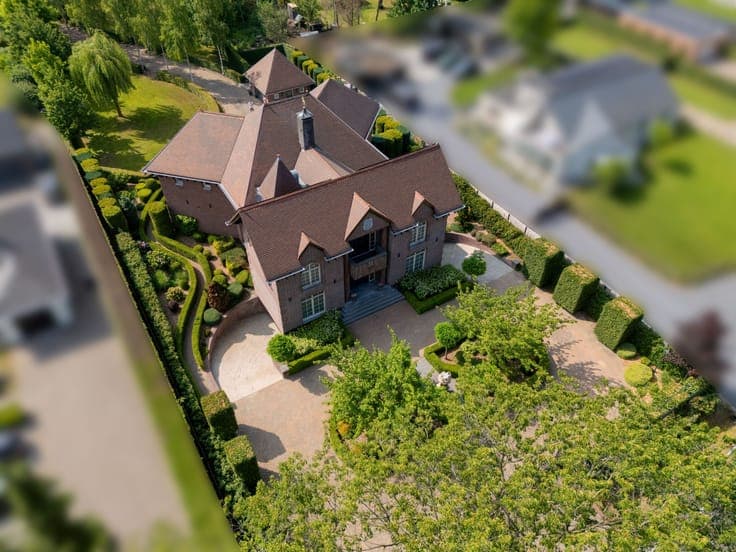 Exclusive and majestic villa on an exceptional estate of 3,