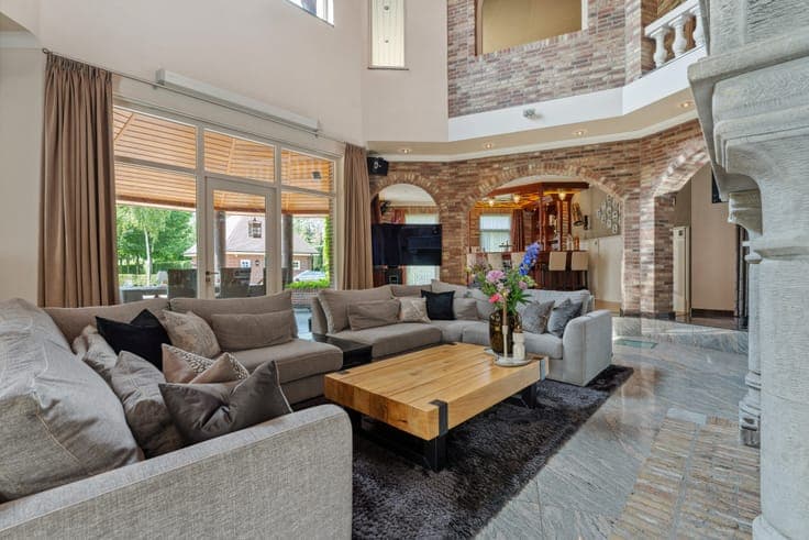 Exclusive and majestic villa on an exceptional estate of 3,