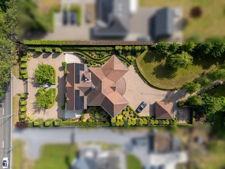 Exclusive and majestic villa on an exceptional estate of 3,