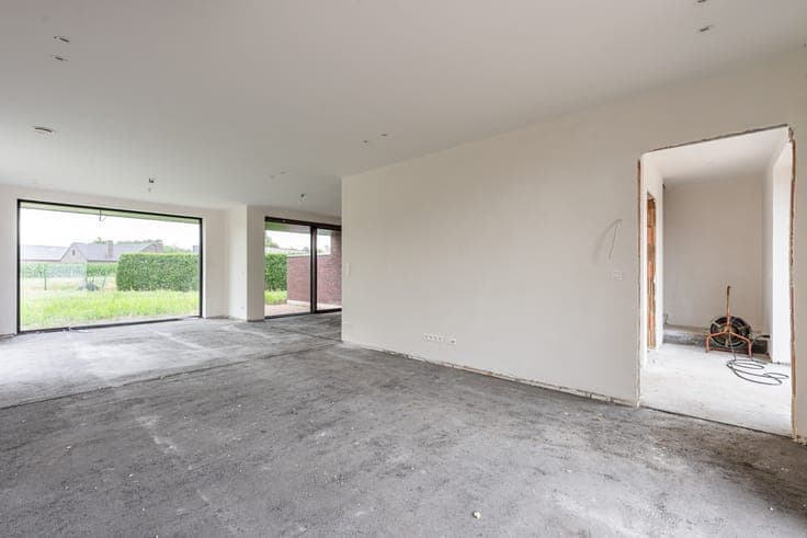 Eigentijdse nieuwbouwwoning met moderne architectuur en v...