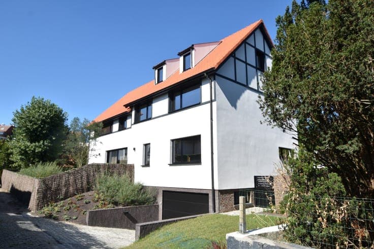 Charming renovated villa tucked away in a little path of the