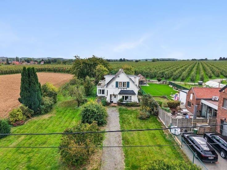 TE RENOVEREN WONING MET GROTE TUIN EN AANPALENDE BOUWGRON...