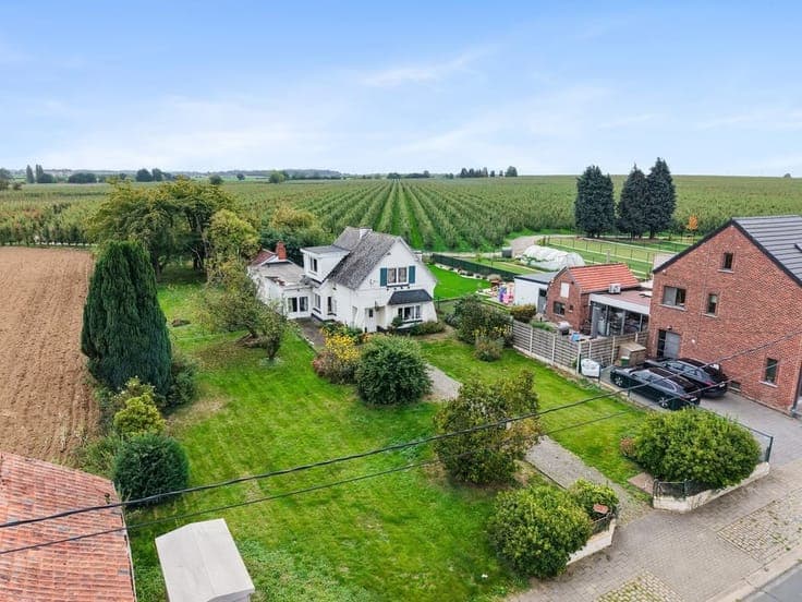 TE RENOVEREN WONING MET GROTE TUIN EN AANPALENDE BOUWGRON...