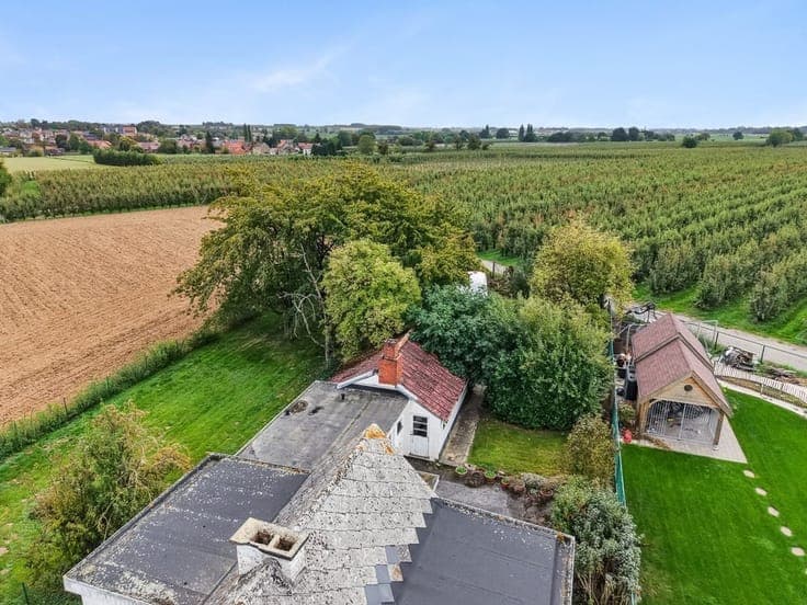TE RENOVEREN WONING MET GROTE TUIN EN AANPALENDE BOUWGRON...