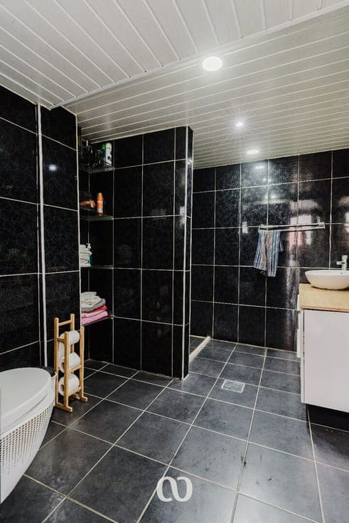 Spacious semi-detached house in a quiet location.