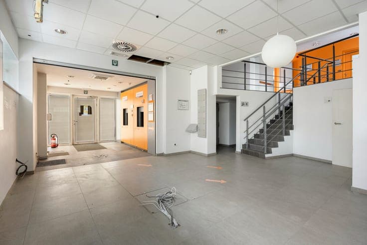 Property with renovation potential and south-west garden