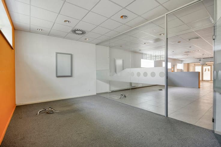 Property with renovation potential and south-west garden